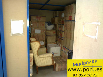 Contenedor de guardamuebles lleno